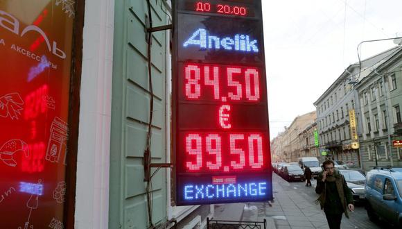 El Banco Central ruso también ordenó a las entidades financieras que no publiquen sus balances a partir del mes de febrero. (Foto: EFE/Anatoly Maltsev CRISIS RUSIA).