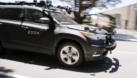 Un vehículo autónomo de Zoox Inc. es operado afuera de las oficinas centrales de la compañía en Foster City, California.