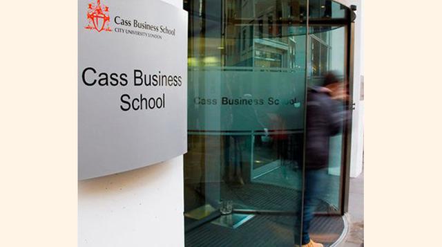 Cass Business School, City University London: El graduado medio de sus MBA gana US$ 121,402 al año y puede esperar un incremento del 82% de su salario al graduarse.