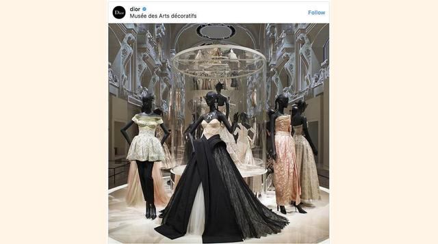 FOTO 7 | Dior, luego de la Segunda Guerra Mundial Christian Dior decidió brindar su aporte a París desde la industria de la moda, e inició lo que hoy se conoce como una de las marcas más lujosas y glamurosas del mundo. Sus diseños son esa combinación entre lo clásico y lo minimalista siempre tratando de no olvidar esa esencia parisina de los años 50 en la que se fundó la marca.