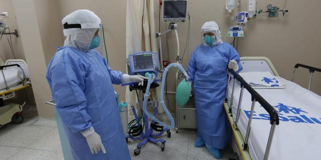 FOTO 5 | En lo que se refiere a hospitalización, indicó que se tienen un total de 1,605 camas hospitalarias disponibles en zona Covi-19, y 175 camas UCI con ventilador disponibles en zona Covid-19. De igual manera se cuenta 1,059 ventiladores volumétricos.  (Foto: GEC)