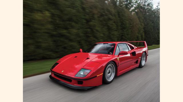 Ferrari F40 (1984). Creado para conmemorar los 40 años de fundación de la marca, el F40 marcó un quiebre en la historia de los superdeportivos llevando a la calle tecnologías de competencia. (Foto: Autocosmos)