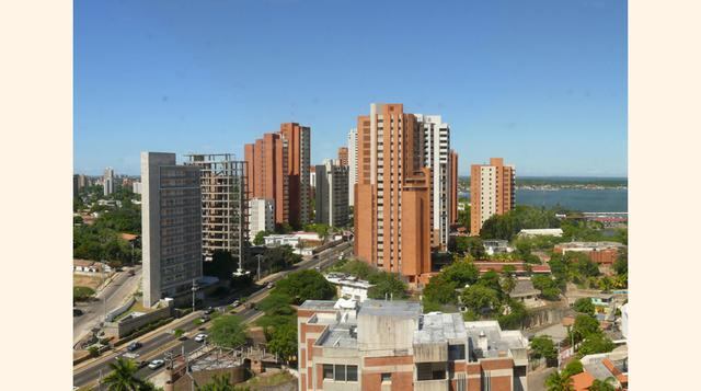 Venezuela es un caso aparte. El costo de la entrada de cine en Caracas es en torno a los 400 bolívares, pero por el control de cambio y los distintos tipos establecidos por el gobierno, el equivalente en dólares puede ir de US$ 63.49 a US$ 30.76 (SICAD) o