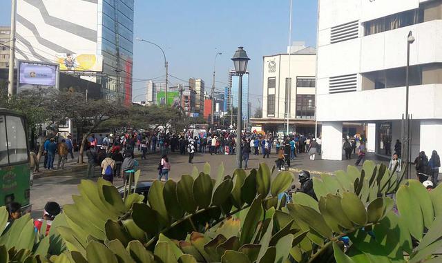 FOTO 1 | La huelga de maestros llegó a San Isidro. (Foto: @maralvama)