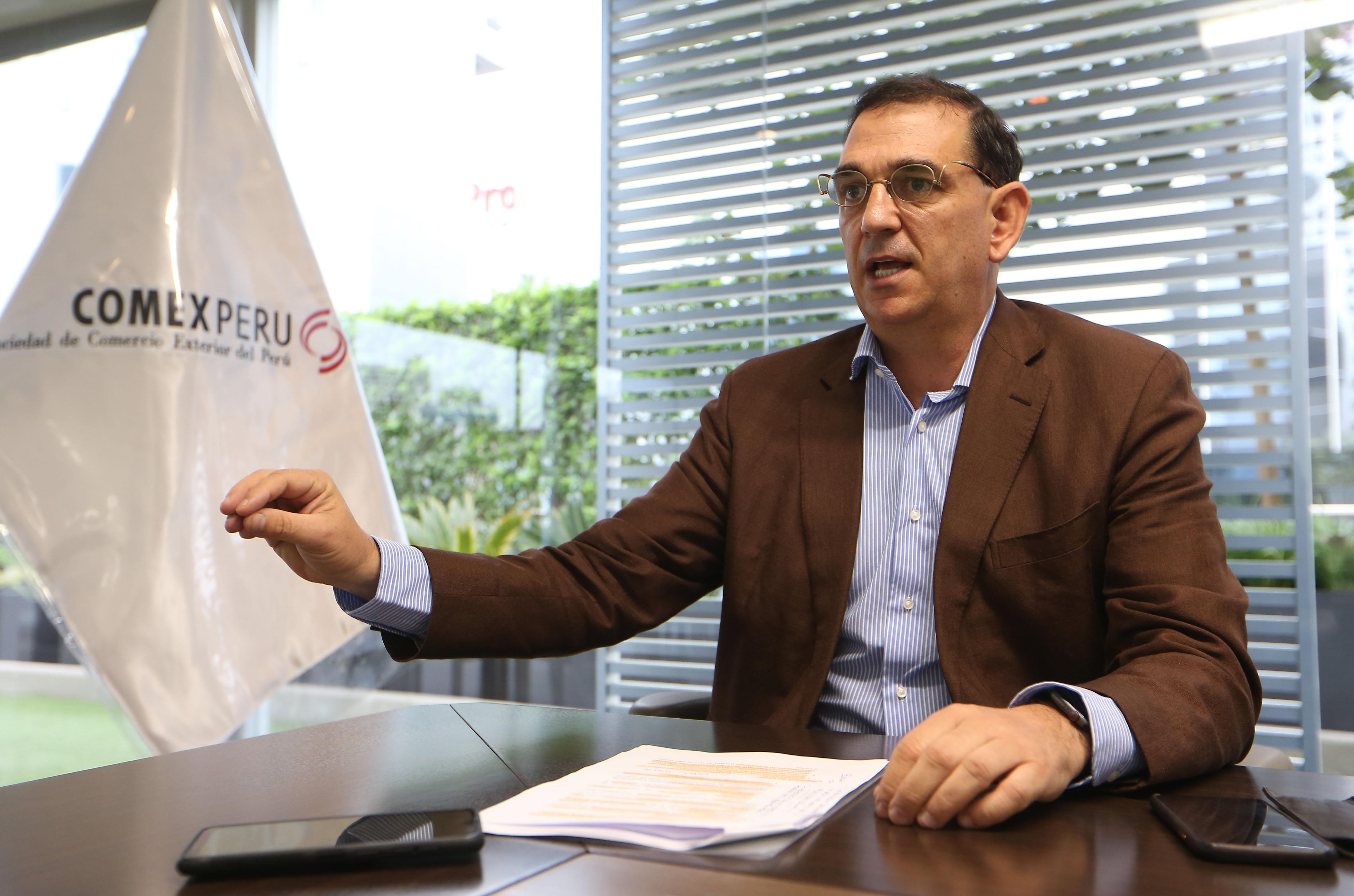 ALFONSO BUSTAMANTE, PRESIDENTE DE LA SOCIEDAD DE COMERCIO EXTERIOR DEL PERU (COMEX).
