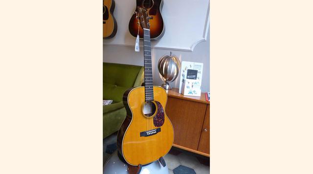 1939 CF Martin: US$ 791,500. El unplugged de Eric Clapton reflotó su carrera a principios de los 90. Durante casi todo el concierto, el músico inglés utilizó esta guitarra acústica, hasta que la remató para juntar fondos para Crossroads, su centro de reha
