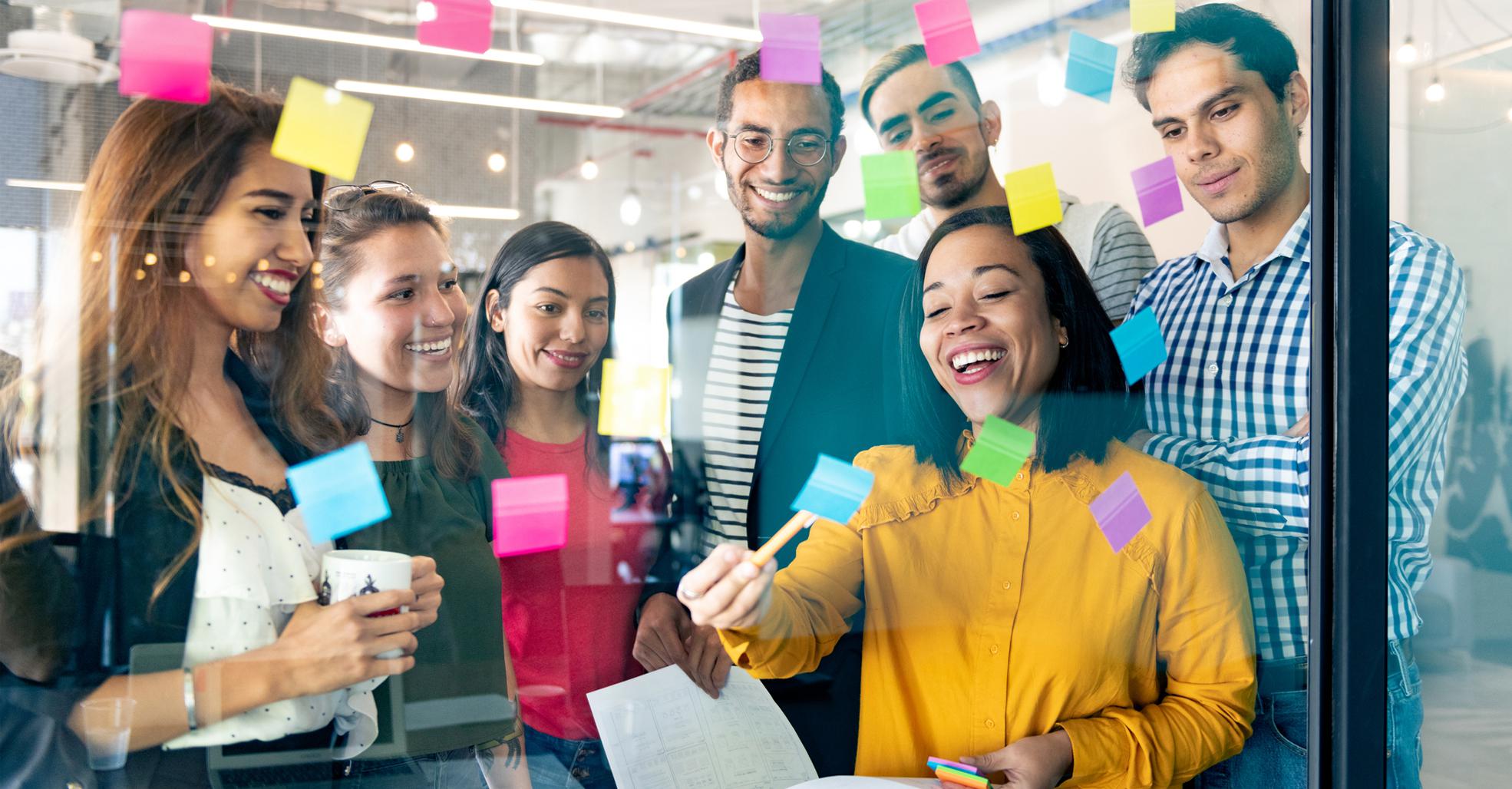 FOTO 1 | Se sienten más cómodos trabajando en un ambiente laboral usando herramientas tecnológicas.  (Foto: iStock)