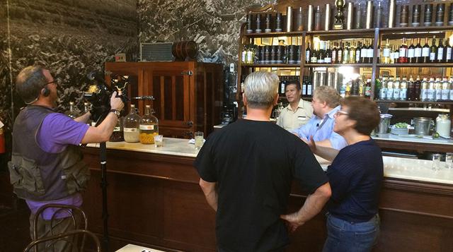 El pisco, por otra parte, también tuvo unos minutos de reconocimiento al visitar la Antigua Taberna Queirolo, donde probaron el pisco sour, infaltable en la cocina peruana. Igualmente resalta la visita al reconocido restaurante La Gloria y su plato más po