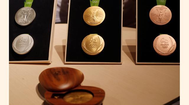 Su forma es circular, similar a la forma de un disco inflado, con un centro más alto que los bordes. Aquí las medallas de plata, oro y cobre (de izq. a der.) de los Juegos Olímpicos. (Foto: Reuters)