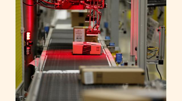 El Centro de Tracy, California, almacena 21 millones de productos (26 millones como máximo) y tiene la capacidad de despachar más de 700,000 productos en los días más atareados, como Navidad y Black Friday. (Foto: Reuters)