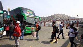 Bloqueo en Carretera Central: terminal de Yerbateros paraliza salida de buses y pasajeros exigen devolución de dinero