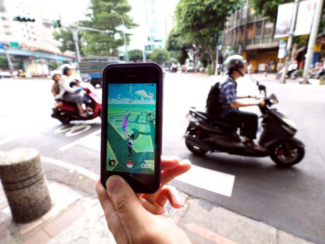 La Oficina Nacional de Autopistas de Taiwán pidió a Niantic, creador de Pokémon Go, desarrollar el juego fuera de las carreteras y autopistas del país, luego que más de 1,200 jugadores taiwaneses recibieran multas en los tres primeros días desde el lanzam