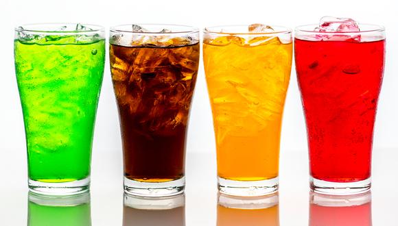 FOTO 3 | 8. En países como México, Perú o Chile se registran altas tasas de consumo de bebidas azucaradas como las gaseosas. The Lancet consideró el consumo de estas bebidas como el octavo factor de riesgo en la región. (Foto: Freepik)