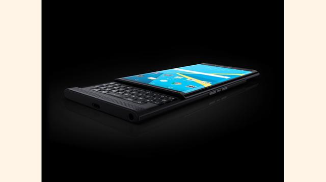 17. BlackBerry Priv. El BlackBerry Priv es una gran excepción a la norma para BlackBerry. En lugar de ejecutar el propio sistema operativo de BlackBerry, el Priv funciona con Android. Si bien puede parecer un teléfono estándar de Android, el Priv en reali