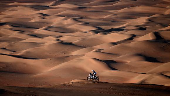 “El Rally Dakar no puede convertirse en un engaño que sólo se enfrenta a dunas de arena y no a la injusticia”, afirman en la nota las organizaciones. (Foto: AFP)
