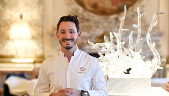 El chef francés Cédric Grolet, dentro del hotel Le Meurice. (Foto: AFP)