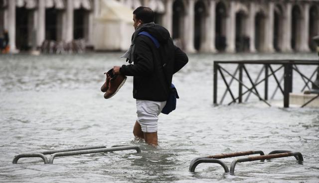 A la ciudad ha llegado el exministro del Interior y líder de la Liga, Matteo Salvini, mientras que este jueves visitó Venecia el exmandatario y fundador de Forza Italia, Silvio Berlusconi. (Foto: AP)