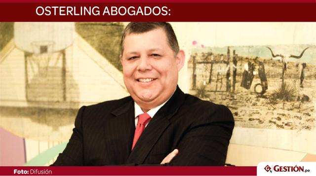 En el área de Litigios de seguros, Enrique Ferrando es el abogado destacado como líder, junto con su estudio Osterling Abogados.