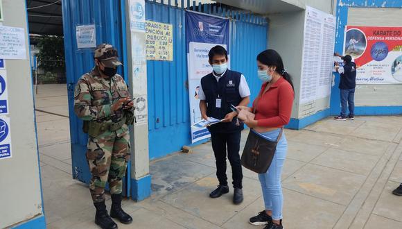 Los afiliados a las organizaciones políticas empezaron a llegar desde tempranas horas a los locales de votación, como a este centro educativo de Huancayo. (Foto: ONPE)