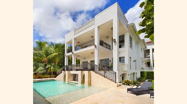 LeBron James. En agosto, LeBron James vendió su casa de Miami -conocida como el "Palacio del Rey" – por 13,4 millones de dólares. En noviembre, según los informes, se adueñó de una mansión de 21 millones de dólares en el barrio de Brentwood, en 