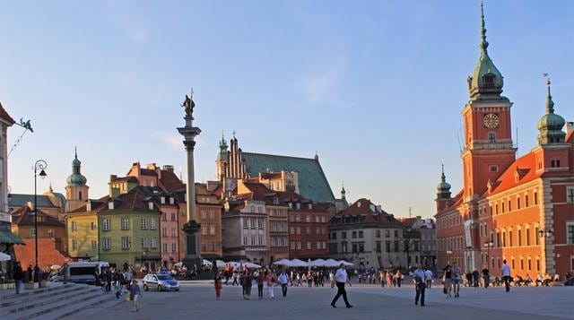 Varsovia. Polonia es el país más fuerte económicamente de Europa Oriental. Tiene antecedentes de éxito como Allegro, Wirtualna Polska Onet, LiveChat (IPO) o Nasza Klasa, y comienza a atraer a grandes multinacionales como Google, que abrirá un campus allí 