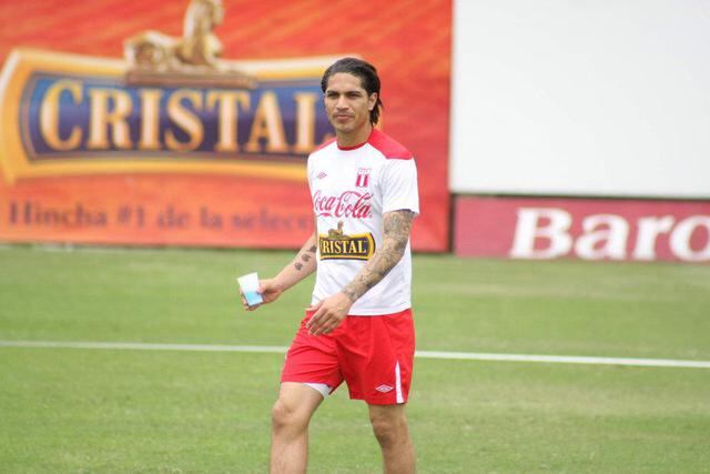 Foto 6 | A Paolo Guerrero siempre le gustó el fútbol. "Él siempre fue responsable desde pequeño, cuando tenía que jugar, un día antes no salía, se acostaba temprano", cuenta su madre, conocida como, Doña Peta.  (Foto: Facebook Paolo Guerrero)