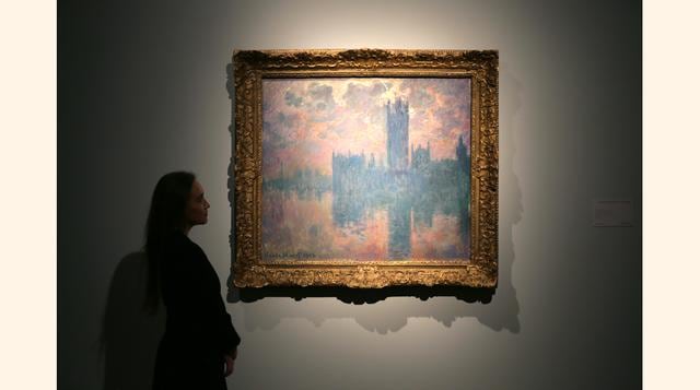 La casa de subasta Christie's muestra una píntura de Claude Monet titulada 'Le Parliament, soleil couchant' en Londres. Esta obra forma parte de la subasta "Mirando hacia el pasado", que se llevará a cabo el 11 de mayo. (AP Photo/