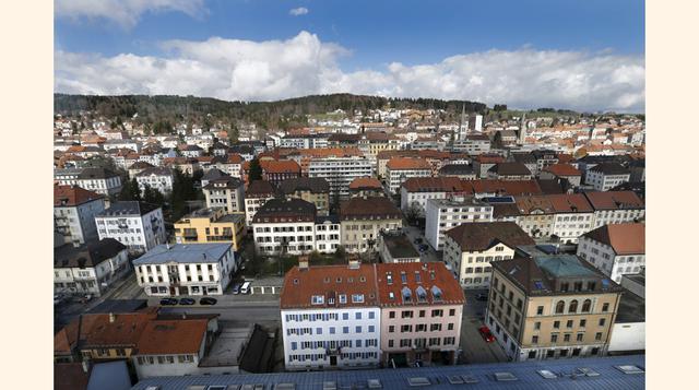 En el siglo XIX, en la región de Le Locle, cuna de la relojería suiza, George Favre-Jacot fundó en 1865 Zenith al reunir todos los oficios relojeros bajo un mismo techo.
