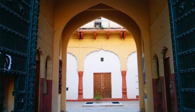 FOTO 10 | Ciudad de Jaipur, Rajasthan, India. La ciudad de Jaipur, en el estado de Rajastán, en el noroeste de India, fue fundada en 1727. Jaipur se estableció en la llanura y se construyó de acuerdo con un plan de cuadrícula interpretado a la luz de la arquitectura védica. Foto: unesco.org.