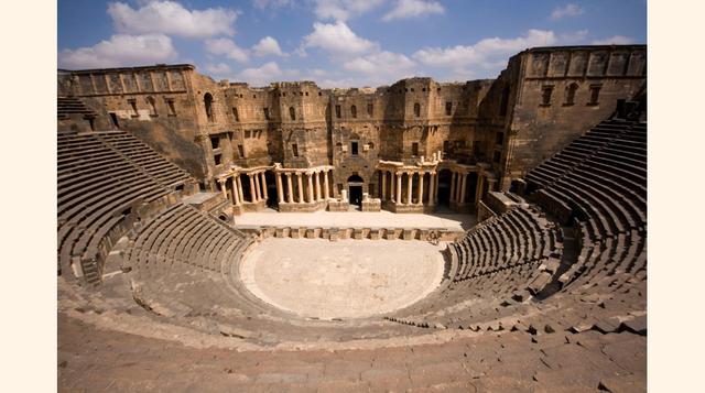 Antigua Ciudad de Bosra, Siria. Su edificación más icónica es un gran teatro romano que data del siglo II d.C. Actualmente arqueólogos aseguran que sus estructuras han sufrido graves daños por bombardeos. (Foto: CNN)