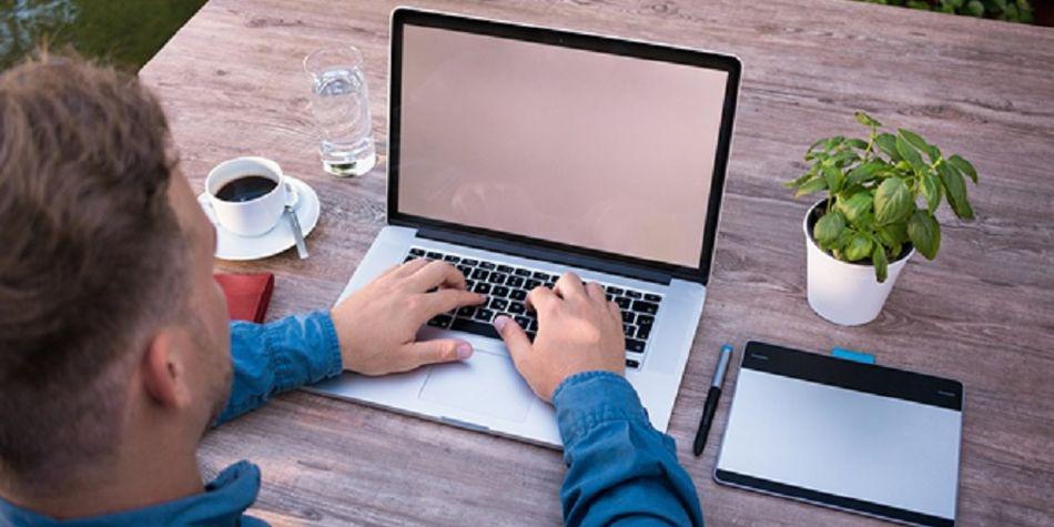 Una de las formas de realizar una entrevista es a través de videollamadas, por lo que debes estar preparado para esto. (Foto:  Pixabay)