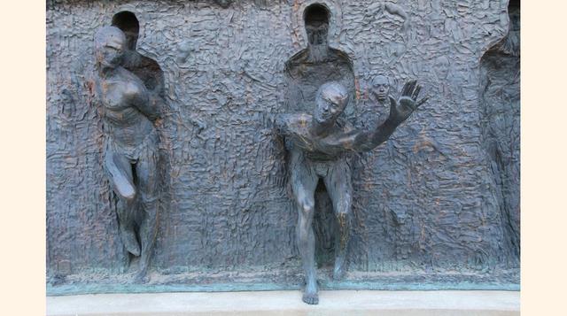 Rompe tu molde (Philadelphia). Se trata de una de las obras cumbre de la serie ‘Libertad’ de Zenos Frudakis, uno de los escultores vivos más interesantes. En esta creación habla, cómo no, de la sensación de libertad y de la alegría que causa escapar de lo