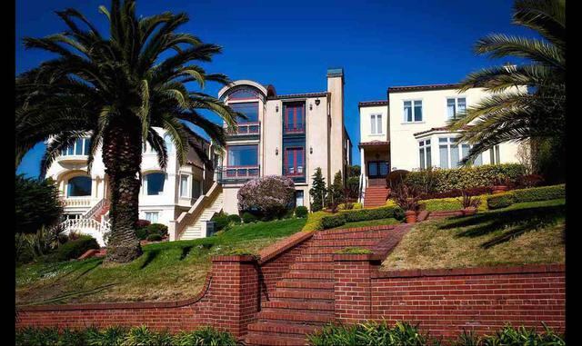 FOTO 12 | Spiegel salió de la casa de sus padres en noviembre del 2014 y compró su propia casa de tres dormitorios en Brentwood por $3,3 millones (€2,83 millones).