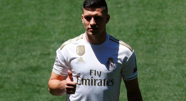 Foto 5 |
- Luka Jovic -
Del Eintracht Fráncfort al Real Madrid (US$ 67 millones). Joven delantero que tendrá que abrirse paso en un equipo donde la competencia es "feroz", según sus propias palabras, y donde el delantero centro Karim Benzema es inamovible. (Foto: Reuters)