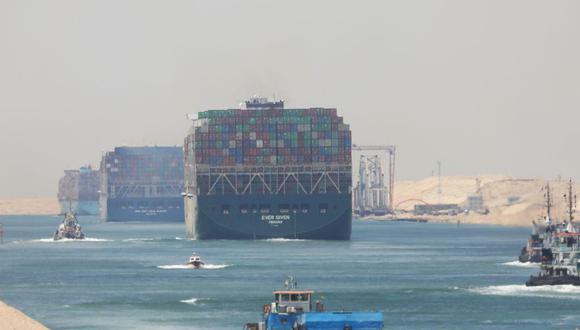 Se estima que el 12% de todas las mercancías que se comercian en el mundo pasan por el Canal de Suez.