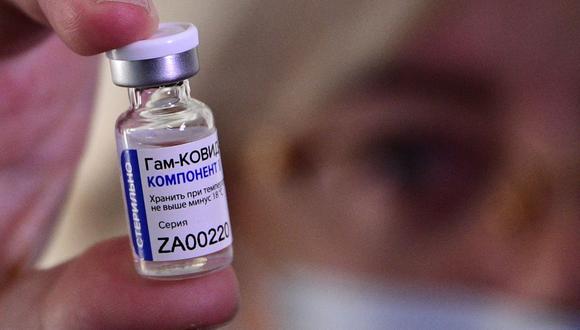 La vacuna rusa Sputnik V ya sido utilizada en varios países con el propósito de controlar la pandemia del COVID-19.  (Pavel KOROLYOV / AFP).