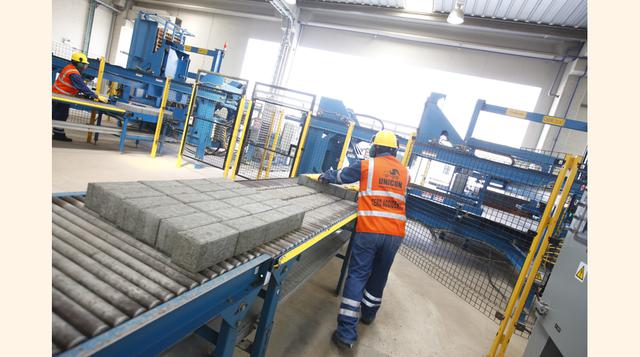 Los ladrillos de concreto generan menor impacto ambiental, pues no se requiere quemar combustibles fósiles para su fabricación. (Foto: César Salhuana)