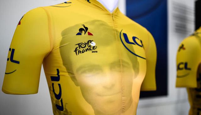 FOTO 4 | 4. ¿Por qué es amarillo? No se ponen de acuerdo los historiadores del Tour sobre ello, pero la teoría más aceptada es que se eligió el color de la cabecera del diario "L'Auto", creador de la carrera y predecesor de "L'Équipe". La misma razón por la que viste de rosa el líder del Giro de Italia, creado por "La Gazzetta dello Sport", que se imprime en papel de ese color.