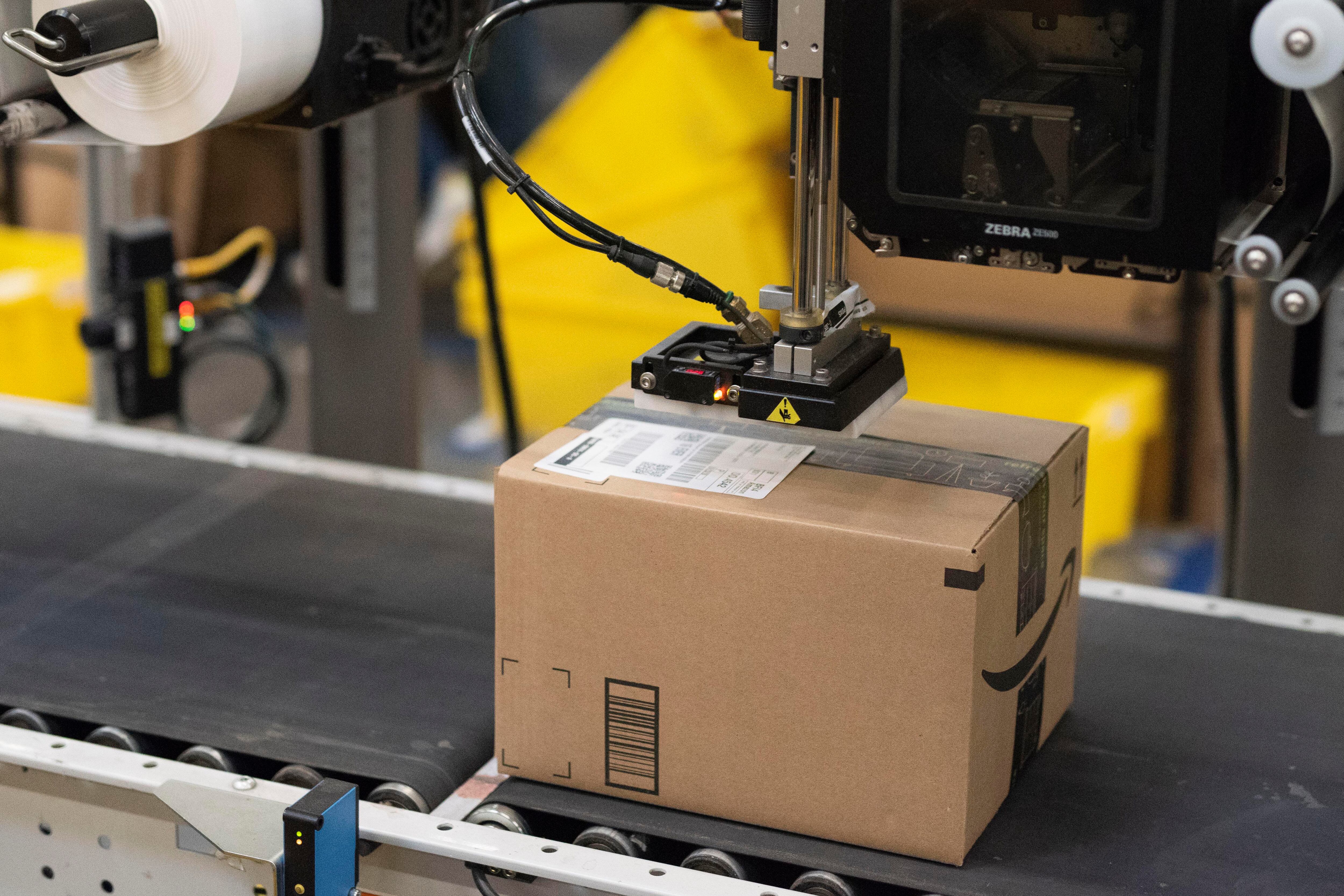 1. Optimizar los recursos financieros: Esto se obtiene al invertir recursos —casi siempre escasos— en actividades que traigan consigo un mayor retorno sobre la inversión, frente al costo que implicaría invertir en la construcción de un almacén, el cual, dependiendo de la evolución del negocio, en algún momento estará sub o sobredimensionado. Así, el empresario puede optar por aplicar sus recursos financieros a actividades relacionadas directamente con el corazón del negocio. (Foto: AFP)