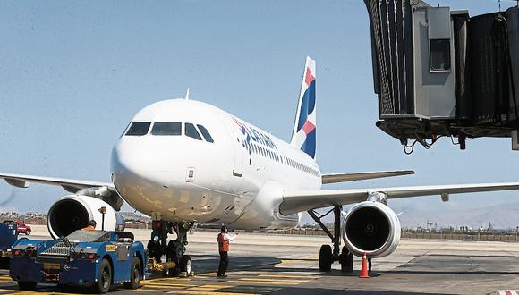 Latam Airlines detalla opciones para los pasajeros afectados por la cancelación de los vuelos a Chile. (Foto: GEC)