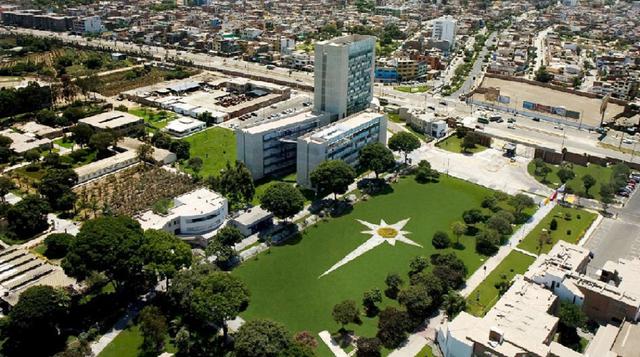 Pontificia Universidad Católica Del Perú. El 37% de los postulantes logra ingresar.