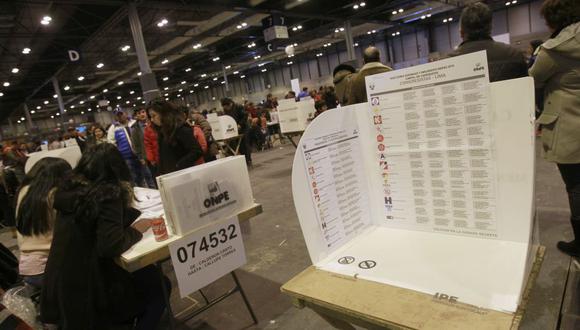 Electores peruanos registrados en el extranjero podrían quedarse sin votar . (Foto: EFE)