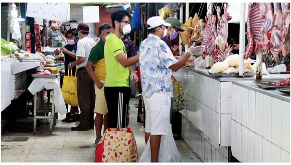En la ciudad de Trujillo los hombres acudieron a realizar las compras a los mercados en el primer día de salida por género.