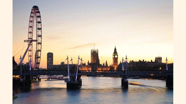 Londres – Inglaterra, el costo del hotel en promedio es 181.15 dólares por noche, pero un viaje a la capital de Inglaterra podría fácilmente provocar un declive en tus cuentas bancarias. WorldAtlast.com estimó el costo total de un día y noche en Londres (