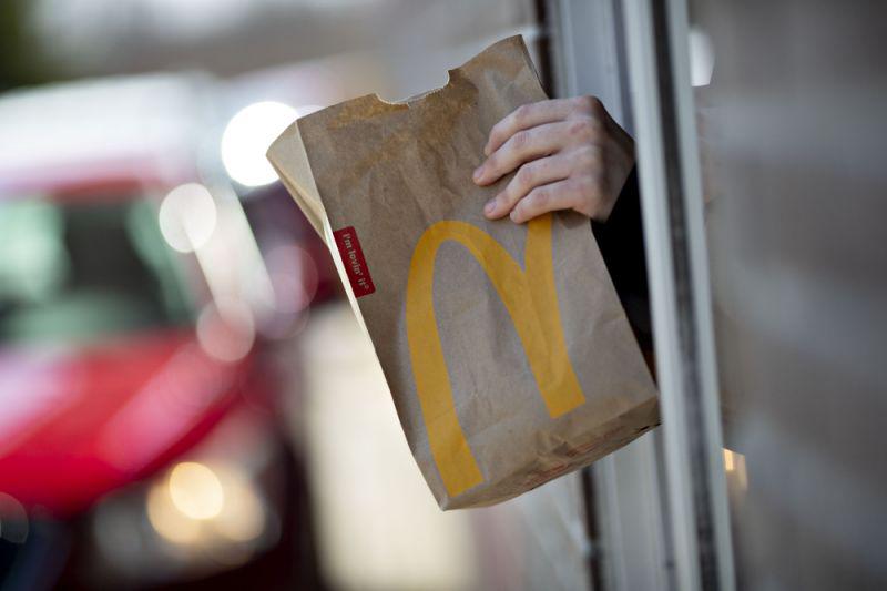 McDonald’s ve que Apprente lo ayudará a desplazar los automóviles a través del carril de conducción de manera más rápida y a tomar pedidos con mayor precisión que los empleados humanos.