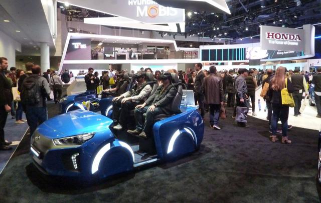 Hyundai también presenta su prototipo de vehículo autónomo y permite a los asistentes del CES experimentar, gracias a la realidad virtual, lo que será movilizarse en estos vehículos en un futuro.