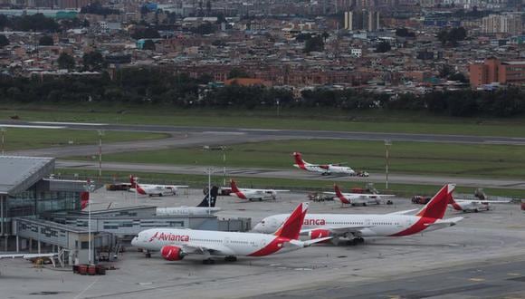 Aviones de la aerolínea colombiana Avianca estacionados en el Aeropuerto Internacional El Dorado, en medio del brote de la enfermedad del coronavirus (COVID-19), en Bogotá, Colombia. 7 de abril de 2020. (Foto: REUTERS/Luisa González)