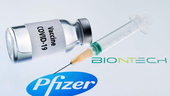 Hasta hace poco, cada vial de la vacuna "Comirnaty" de Pfizer/BioNtech contenía oficialmente cinco dosis. (Foto: JOEL SAGET / AFP).