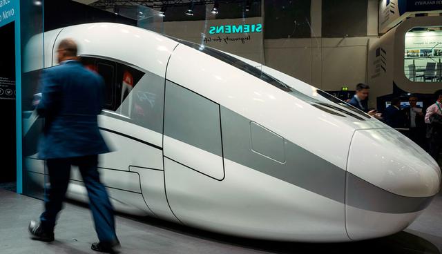 FOTO 5 | Un modelo de exhibición de un tren de alta velocidad Velaro Novo de Siemens en Innotrans el pasado 19 de setiembre. (Foto: AFP)