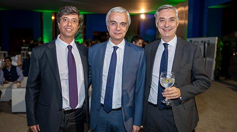 En la foto (de izquierda a derecha), Gonzalo Yarur, miembro del cuerpo directivo de Arval Relsa; junto a Frederic Bergeron, business support director y Francois-Xavier Castille, director internacional de desarrollo de Arval.
